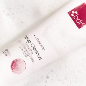 Deep Cleanse – nawilżająca pianka oczyszczająca do twarzy